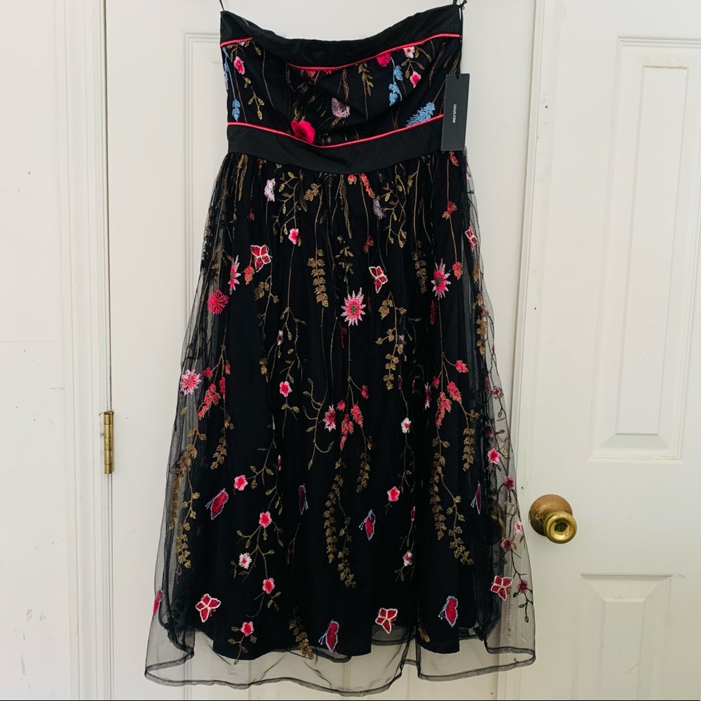 NWT Lulu’s Floral Embroidered Dress (Size Small)